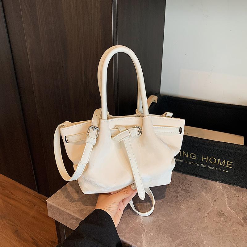 

Premium pleated handbag women s new casual versatile shoulder messenger bag commuter bucket bag