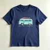 Camp More Worry Less Retro Surf Van Lässiges Grafik-T-Shirt Strand Camping Liebhaber Geschenk T-Shirt Sommer-Vibe Abenteuer Lässiges Hemd