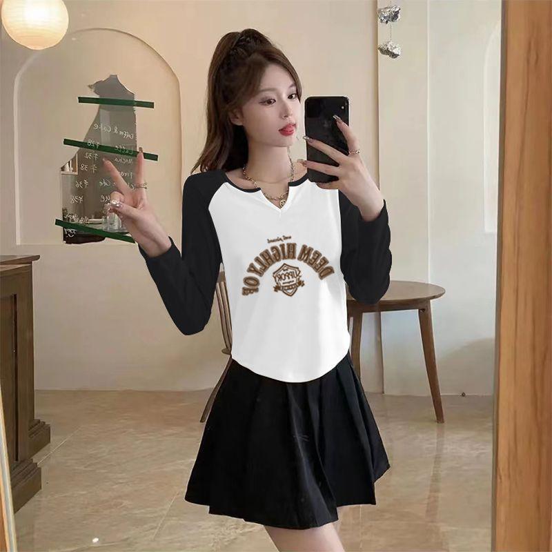 Long-sleeved T-shirt for Women, A Korean-style Top for Autumn and Winter, with A V-neck Base Layer Worn Inside