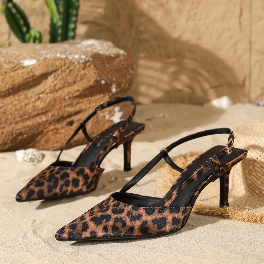 2025 Leopardí potisk Špičaté jehlové podpatky - Retro nízký módní styl pro běžné nošení venku