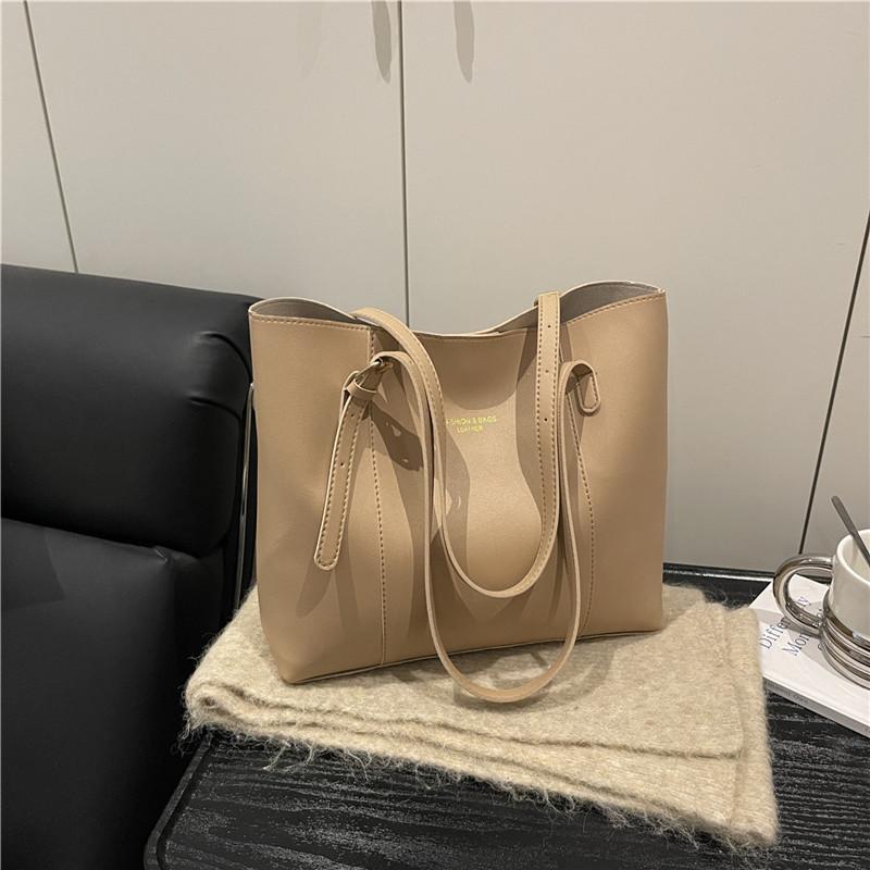 High texture fashionable versatile bag women 2025 new trendy summer large capacity niche light luxury shoulder tote bag women