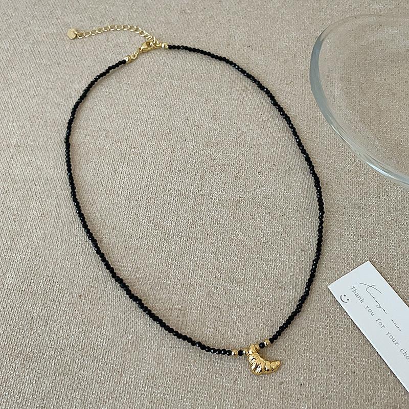 

Дизайнерское чувство черного хрустального ожерелья-круассана для женщин, простое, легкое, роскошное, элегантное, индивидуальное, модное, универсальное, цепочка на шею, цепочка на ключицу