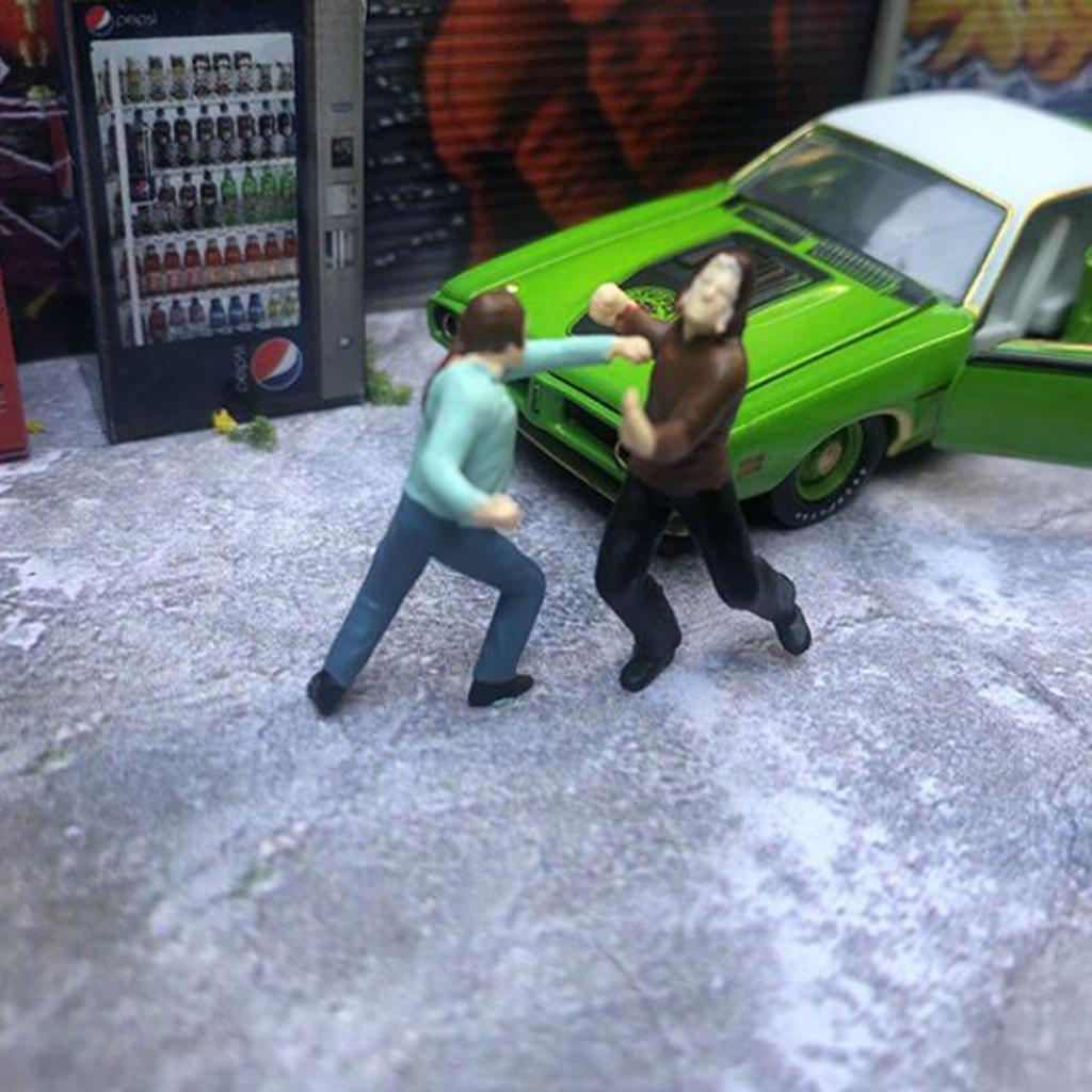 1:64 Mini People Figurines Model Outdoor Attack Against Bad Guys Scene Architectural Plastic