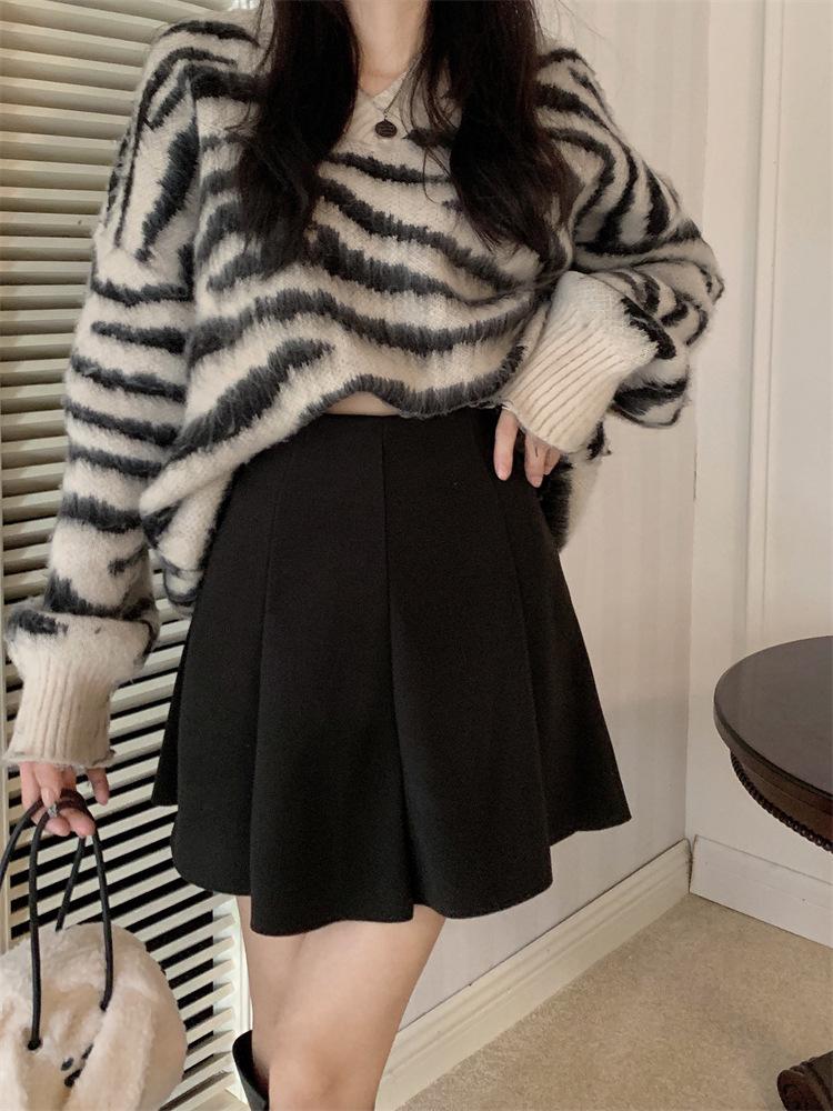 Women's Plus Size Woolen A-Line Mini Skirt: Petite, Hip-Covering, Slimming, Bodycon Style for Autumn/Winter.