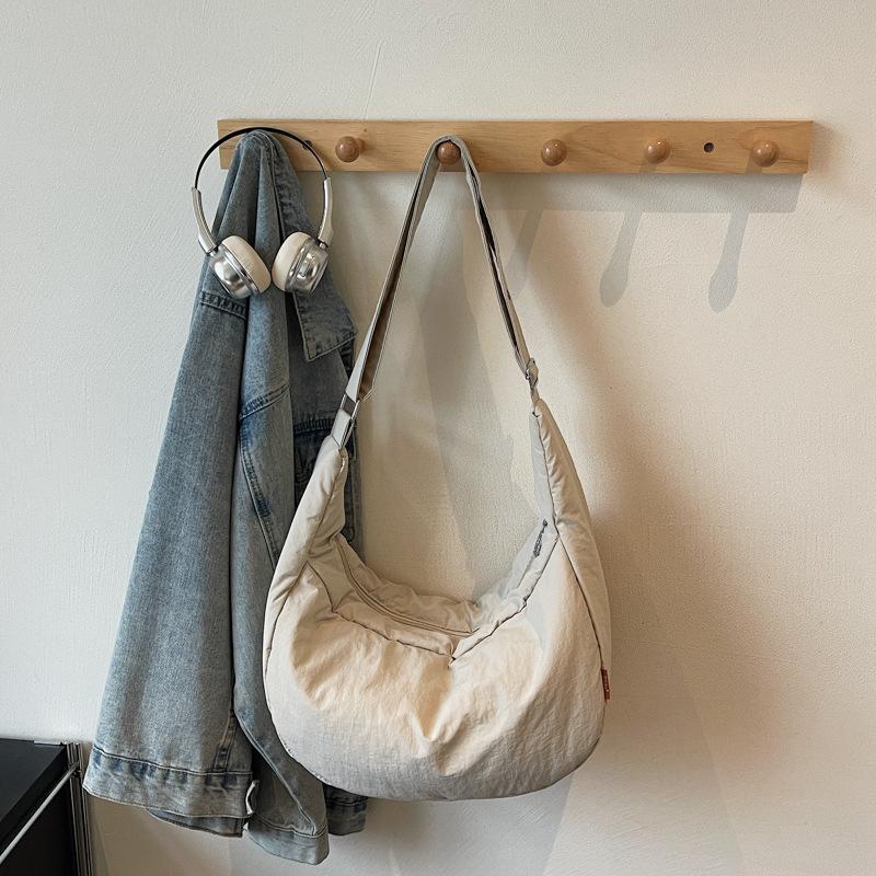 Simple cloth bag commuter women's crossbody bag dumpling bag 2025 autumn new Korean apricot color large-capacity shoulder bag