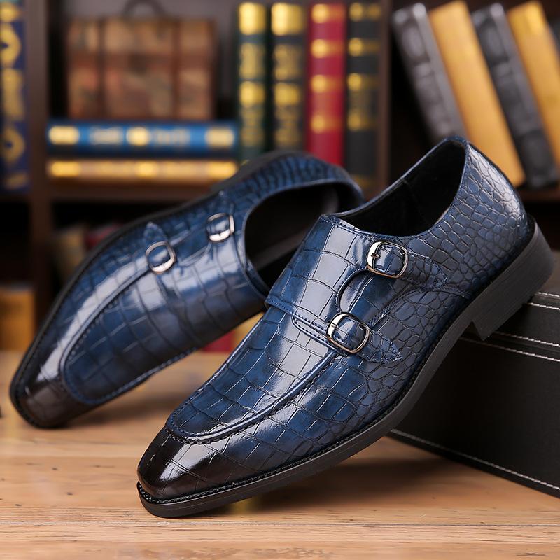 Large size crocodile pattern men's leather shoes metal buckle pointed banquet flow casual leather shoes