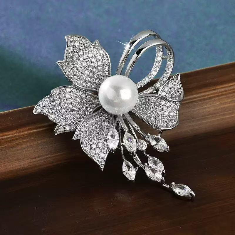 Luxury Rhinestone Flowers Imitation Pearl Brooches Women Sparkling Zircon Bowknot Brooch Pin Scarf Coat Suit Accessories Jewelry