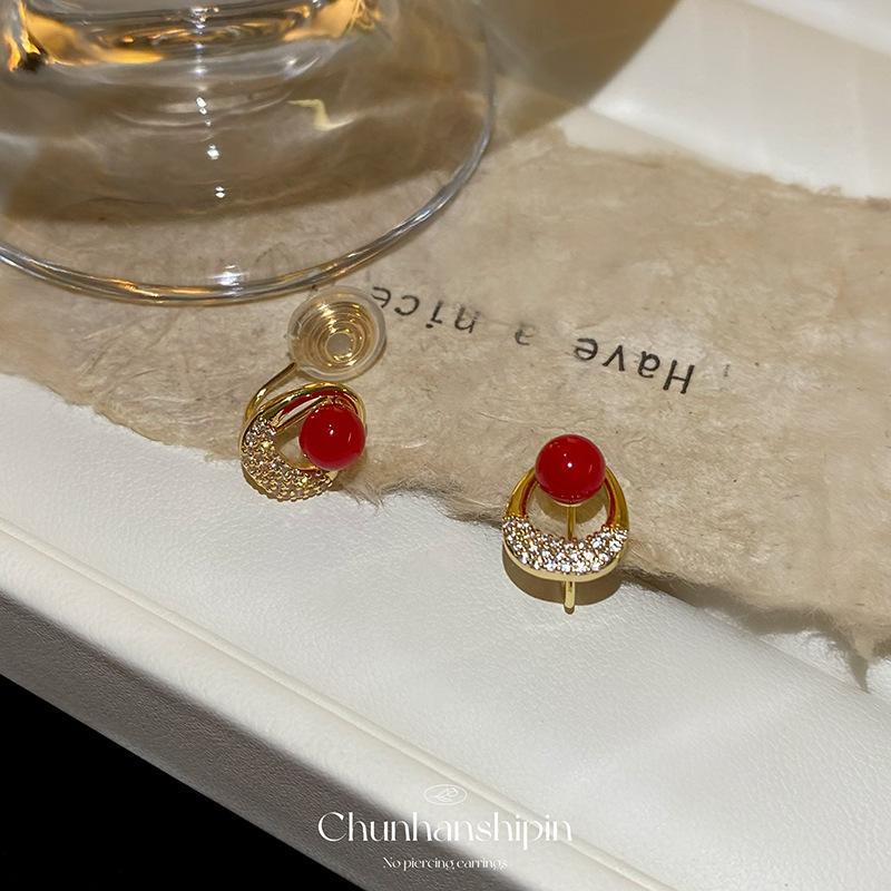 New Ankara red pearl circle micro-inlaid zircon stud earrings are popular, exquisite and fashionable ear clips, and exquisite earrings without holes.