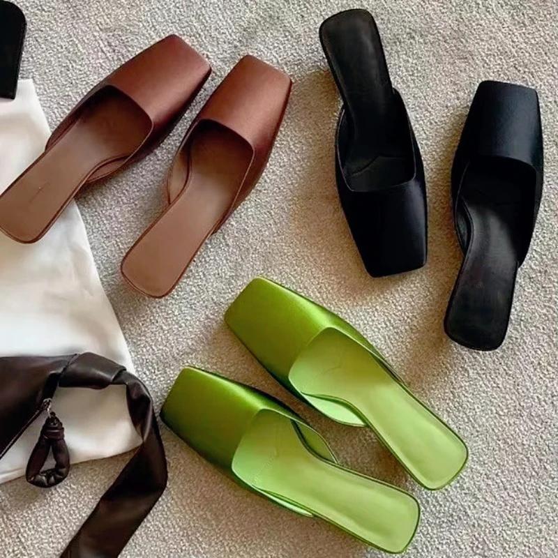 Fashion Elegant Satin Strange Style Low Heel Slide Sandals Women Comfortable Sexy Square Toe Slippers Summer Casual Designer Flip Flops