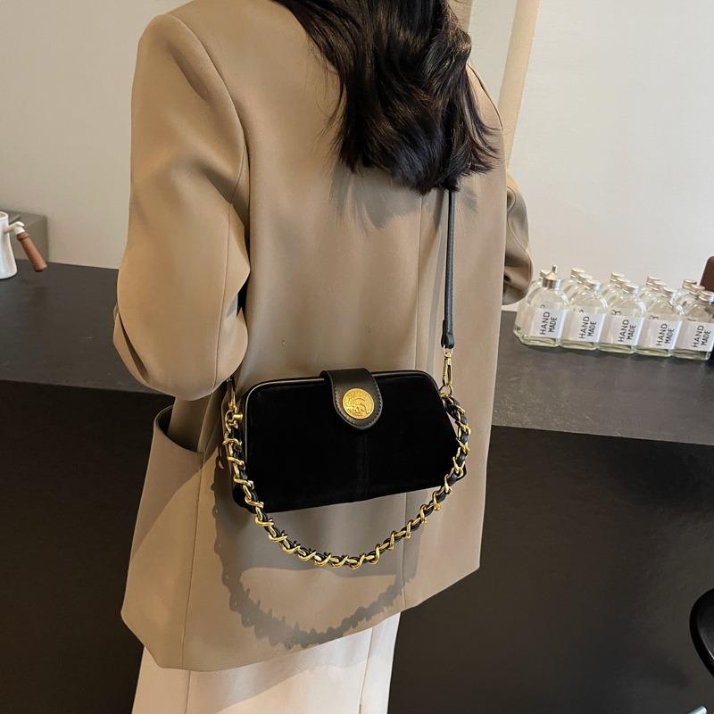 Niche retro underarm bag women's new fashionable exquisite chain shoulder bag commuter messenger bag
