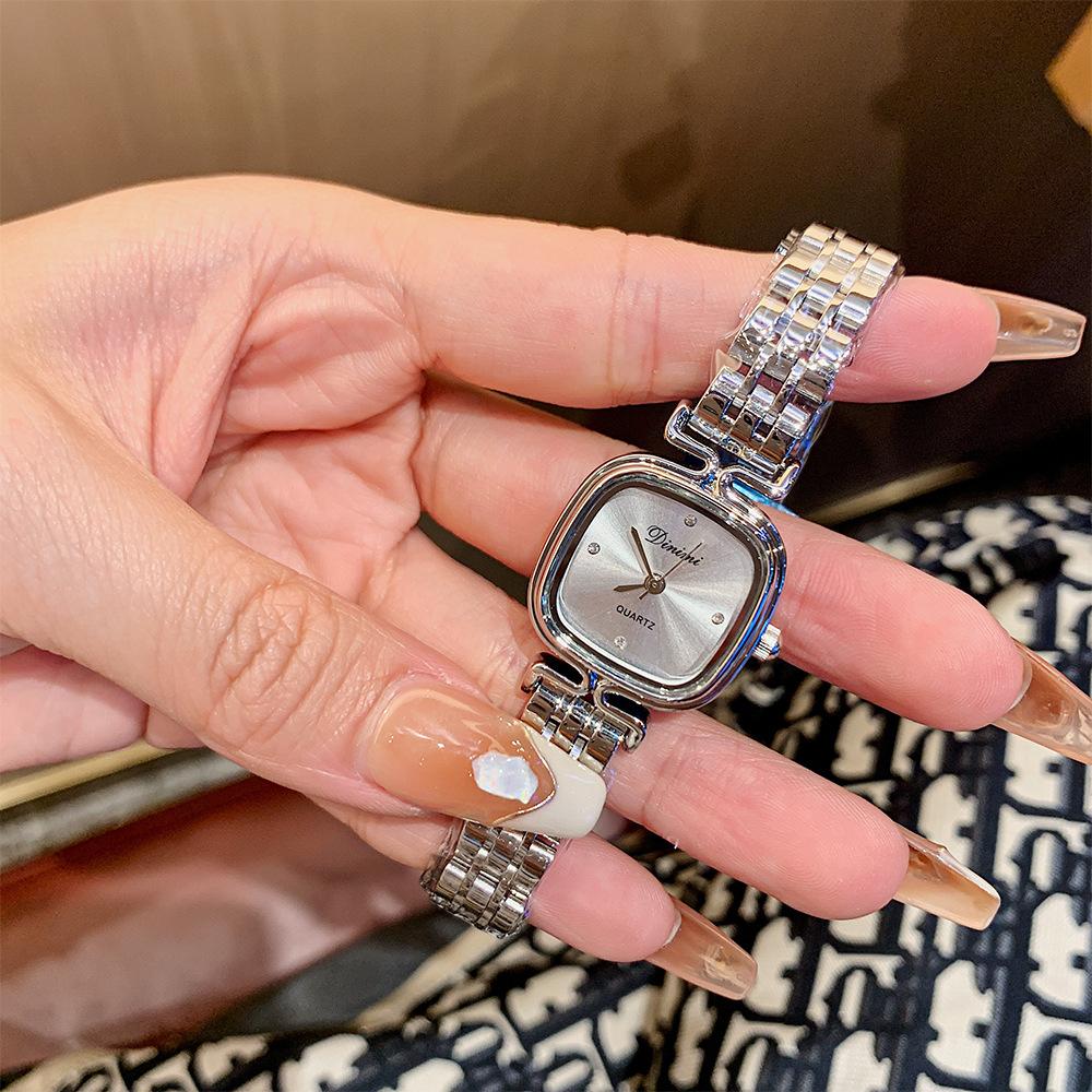 

Модные маленькие квадратные часы, элегантные женские часы, браслет из легированной стали, женские часы, простые женские кварцевые часы