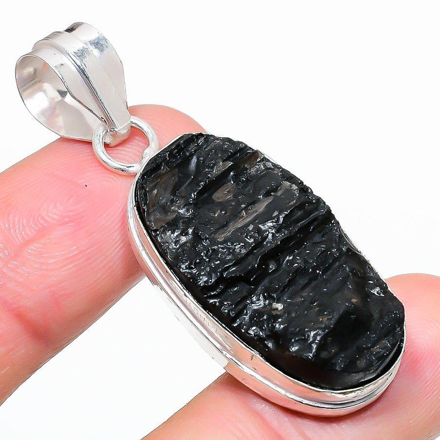 

Этническая ювелирная подвеска ручной работы с черным турмалином и драгоценным камнем 1,97 дюйма SR-8958