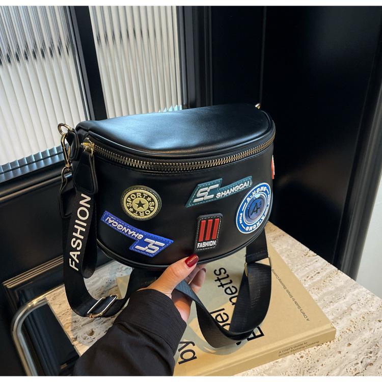 

Новая сумка женская 2024 осень новый универсальный тренд женская сумка широкополосная сумка через плечо с буквами чёрный