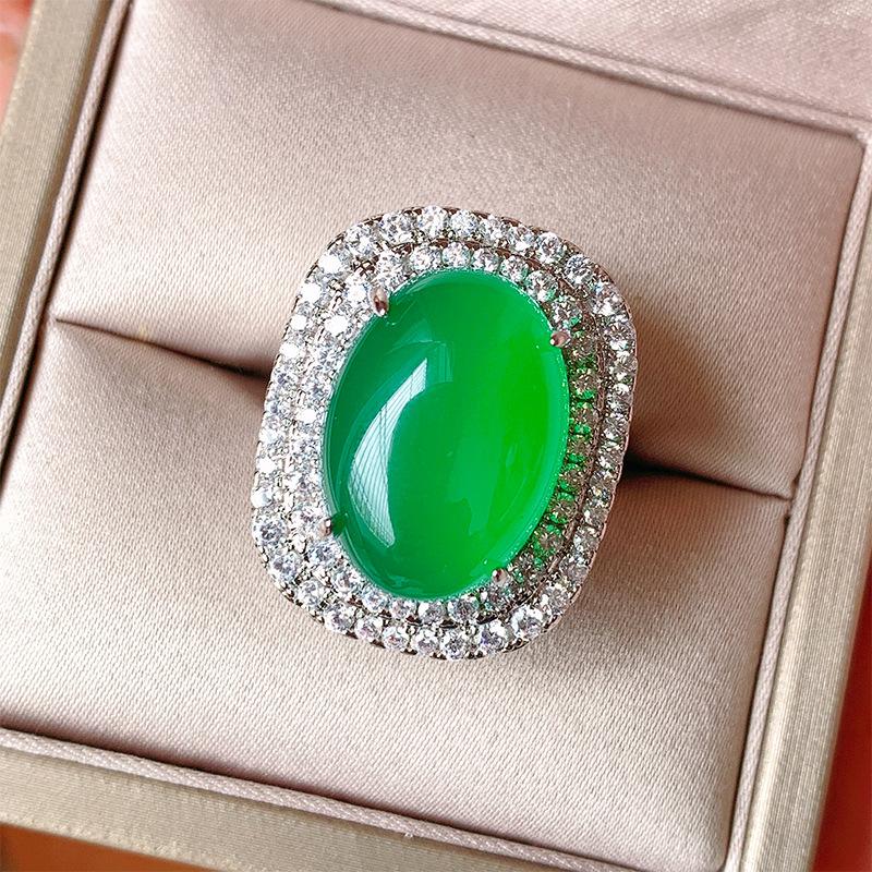 

Ювелирные изделия Медное дно Позолоченное Ледяное зерно Флуоресцентный Денье-образный Простая поверхность Легкий корпус Темпераментный набор Главный камень 13 * 18