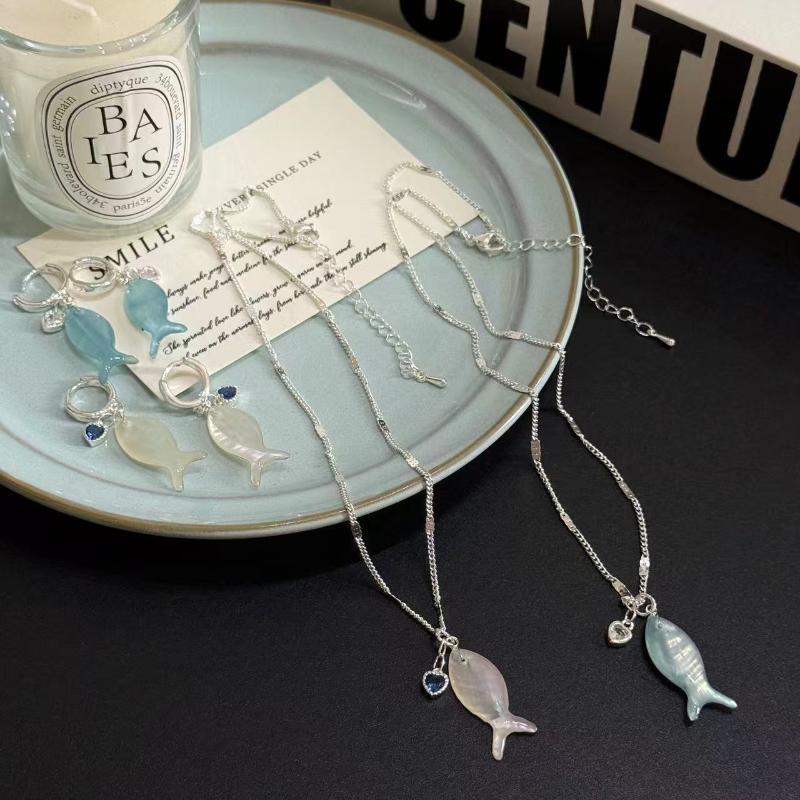 Elegant Fashion Small Fish Pendant Necklace Earrings Fashion Sweet Animal Clavicle Chain Necklace Jewelry Female Accessory Gift