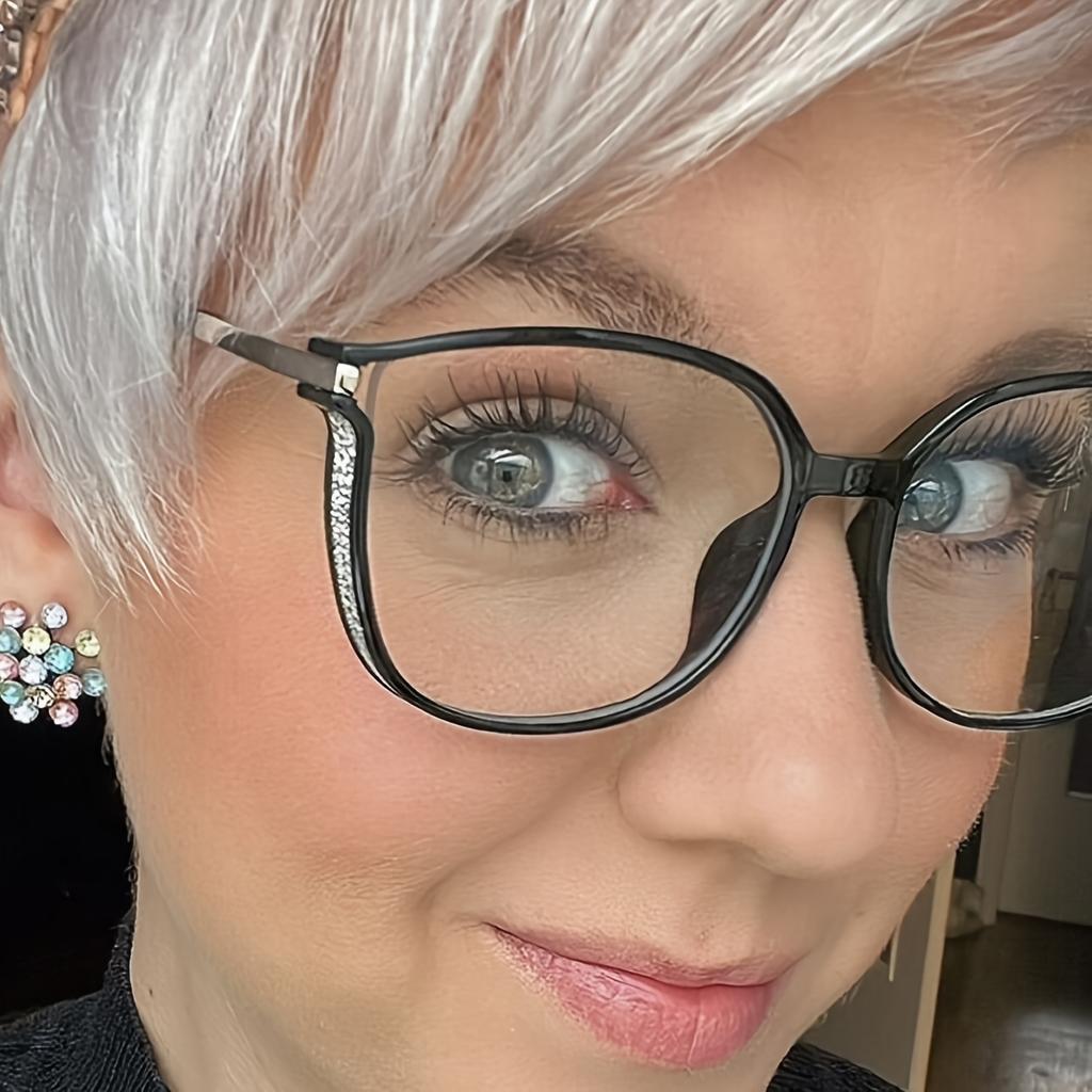 One pair of Women's shiny retro cat-eye glasses with stunning transparent lenses, suitable for all occasions