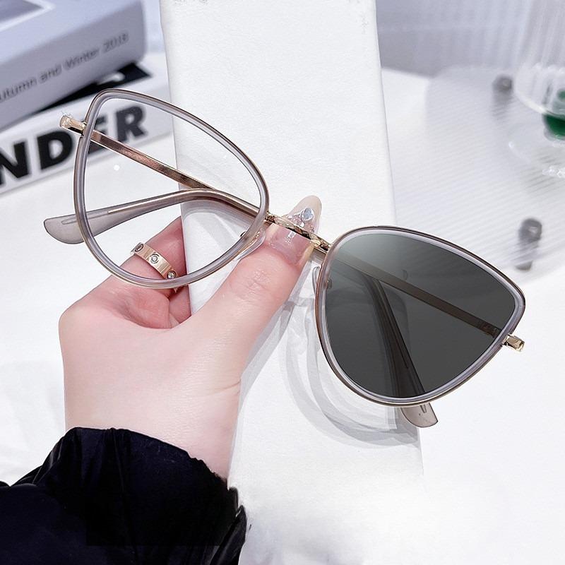 2 in 1  Photochromic Eyeglasses Cat Eye Anti Radiation Eyewear for Women Men