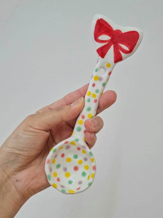 Керамическая ложка Deulkkot с красной лентой и точками Red Ribbon Dot Spoon