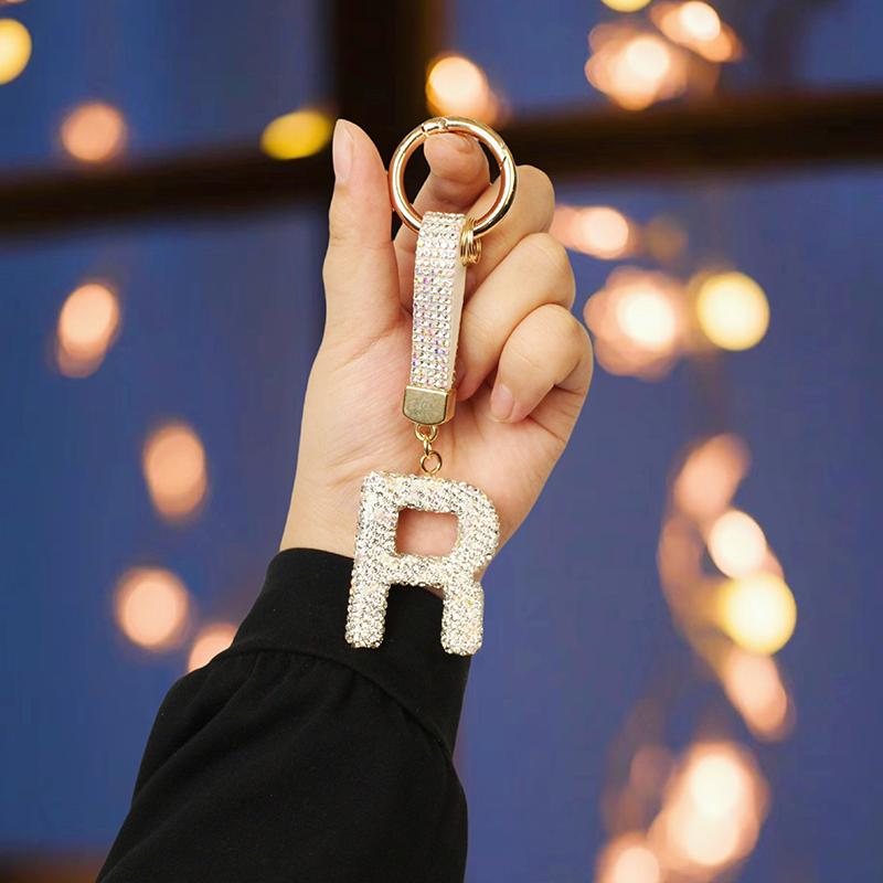 1PC Keychains Ideal Gift Letter Design Bling Key Ring Accessory Full Rhinestone Design Lucky Pendant 26 Alphabet Letters