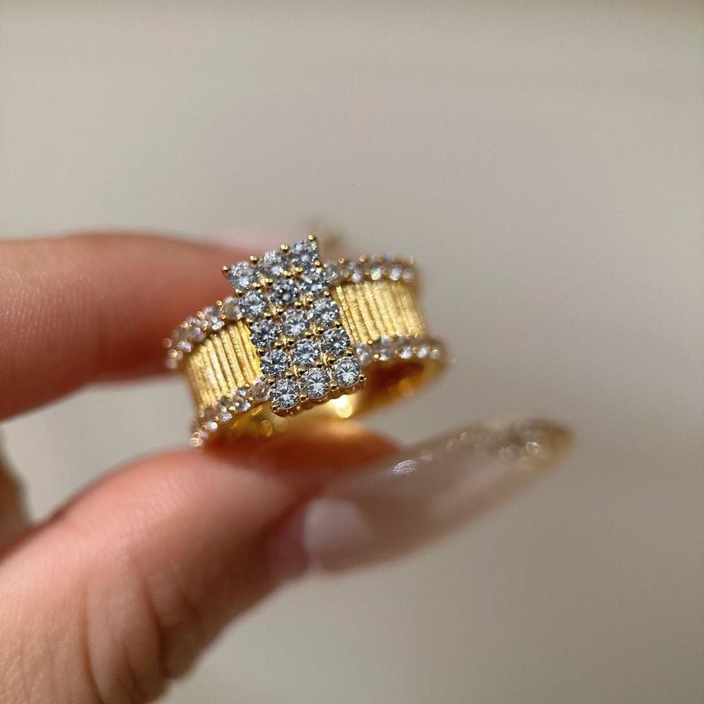 Luksusowe Retro Klasyczne Kwadratowe Pierścionki z Inkrustacją Diamentami Dla Kobiet Unikalny Design Wykwintny Pierścionek Biżuteria na Wesele Prezent