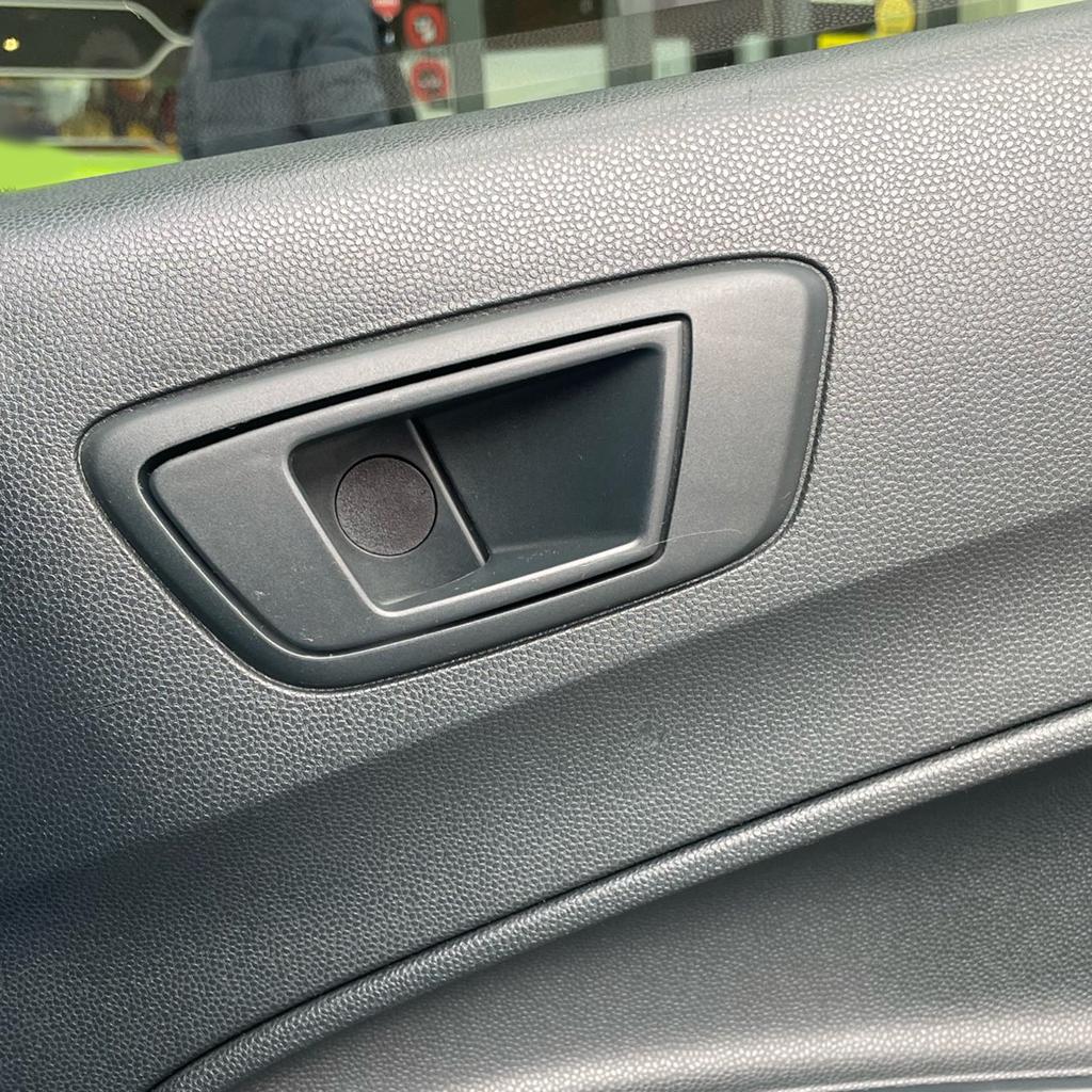 Klika předních dveří Výměna spony vnitřního krytu R237W10 Auto Autopříslušenství pro Fiesta Ecosport Focus 2012-2014