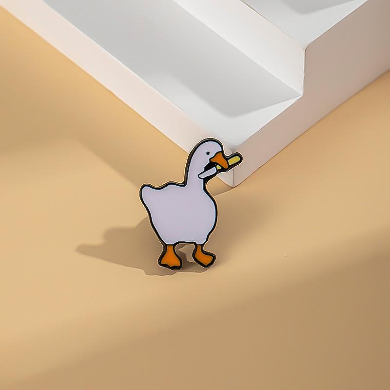 Urocza Broszka Kaczuszka z Kreskówki – Kreatywne Metalowe Akcesoria do Odznak