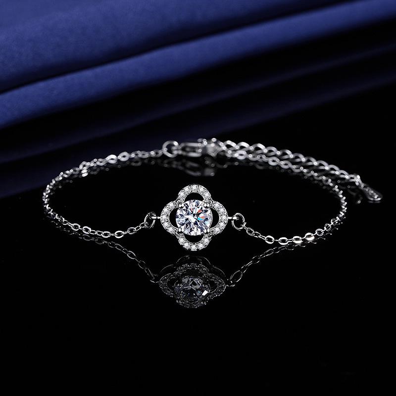 Hot-Selling Four-Leaf Clover Moissanite Bracelet for Women – Versatile, Elegant, & Perfect Gift