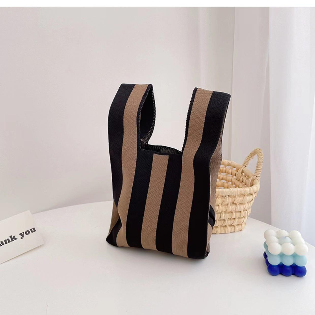 

2022 Autumn/Winter Women s Korean Nylon Striped Knitted Shoulder Bag