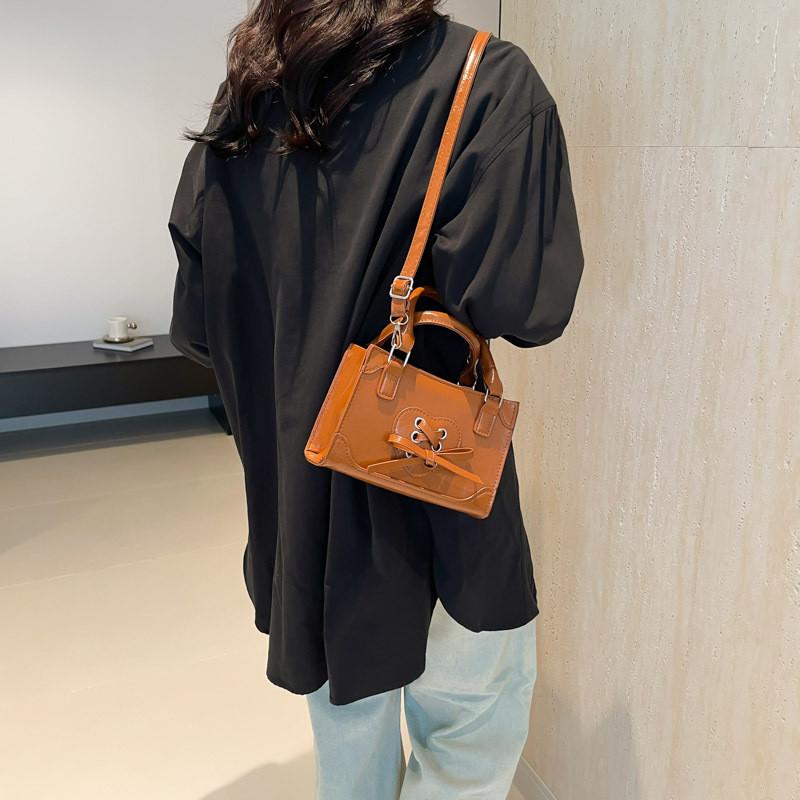 Stylish Korean Inspired Elegant Shoulder Bag For Fashionable Daily Commuting