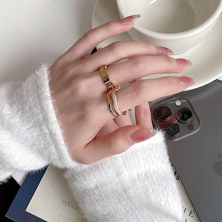 Layer Fashionforward Double Ring With Stunning White Shell Detail And Adjustable Size