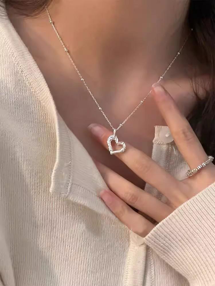 New Fashion Small Love Unisex Gold Plated Letter Light Luxury Minority Design Clavicle Chain Sweater Necklace серебряный
