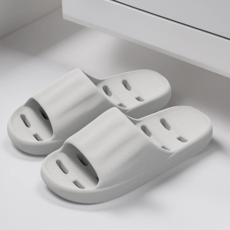 Men's and Women's Non-Slip Draining EVA Bathroom Slippers