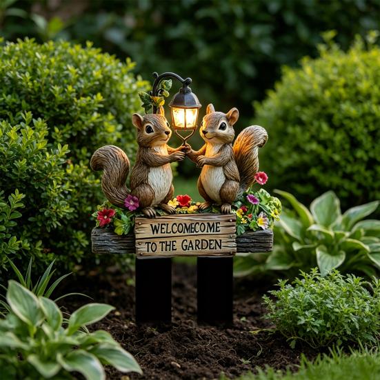 Two Squirrels Decorative Garden Stake, Welcome to The Garden Acrylic Yard Art, Street Lamp Squirrel Welcome Sign for Outdoor Yard Lawn Pathway
