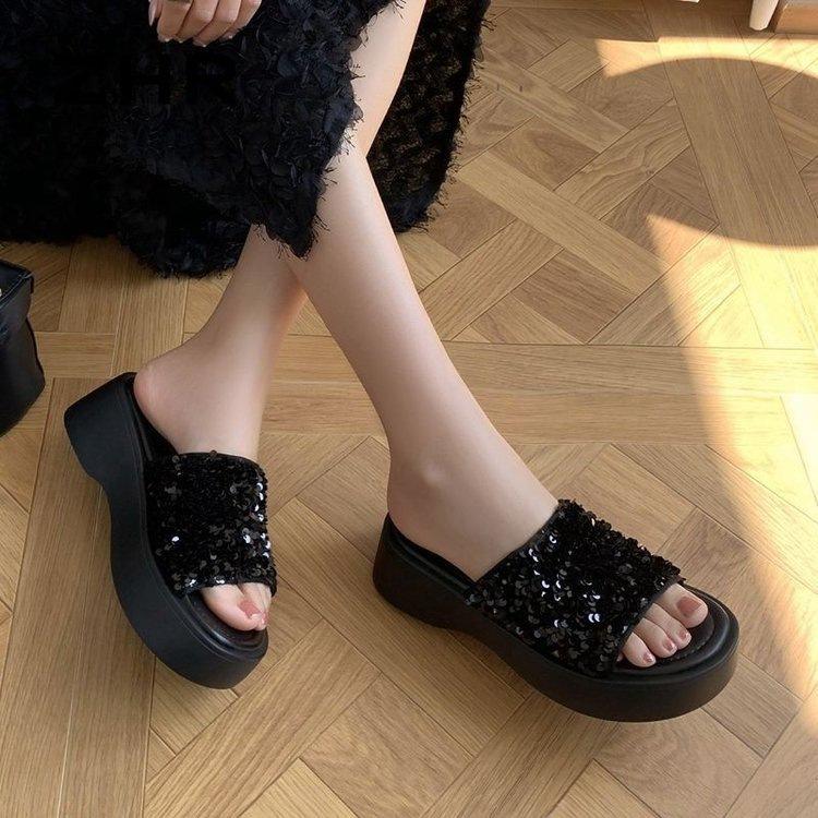 Summer platform slippers women's 2025 new cool slippers women's muffin sequins wear beach fashion word sandals
