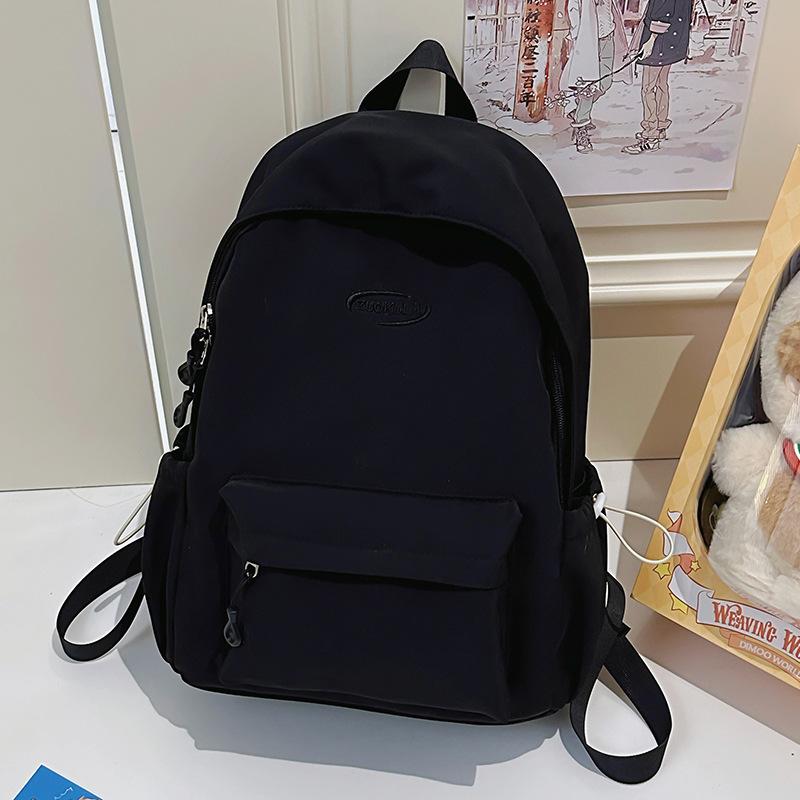 

Simple and Versatile Backpack for Junior High School Students with Large Capacity To Reduce The Burden on Senior High School Students .