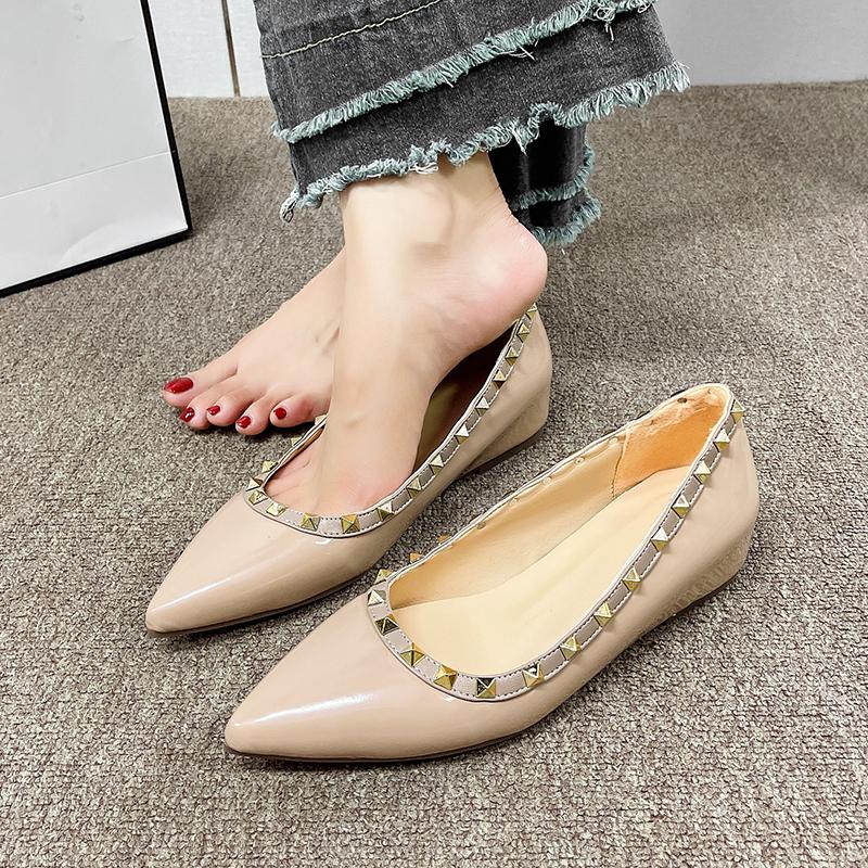Mode Nieten Slipper Rutschfest Niedriger Absatz Einzelne Schuhe Herbst Neu Spitzschuh Flache Öffnung Weiche Sohle Innen Erhöhende Schuhe
