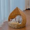 Lit pour Chat en Rotin Tissé Résistant aux Griffures Maison Semi-Fermée pour Animaux de Compagnie Grande Respirante Grotte pour Chats Meuble en Bois Douillet pour Chats d'Intérieur