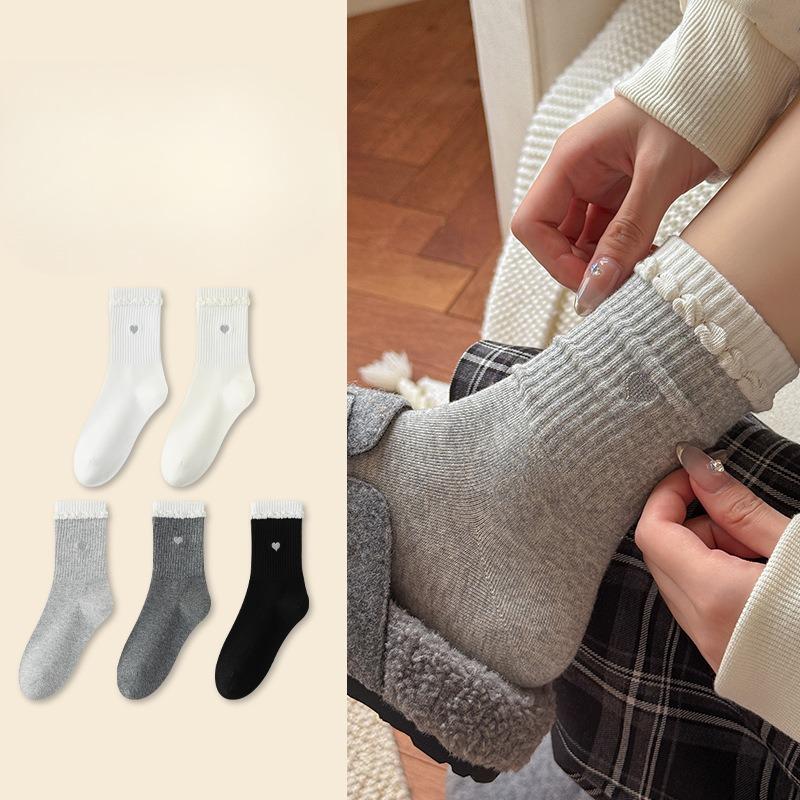 Female Spring and Autumn Love Embroidery Deodorizing Sweat Absorbing Boneless Tube Stack Socks