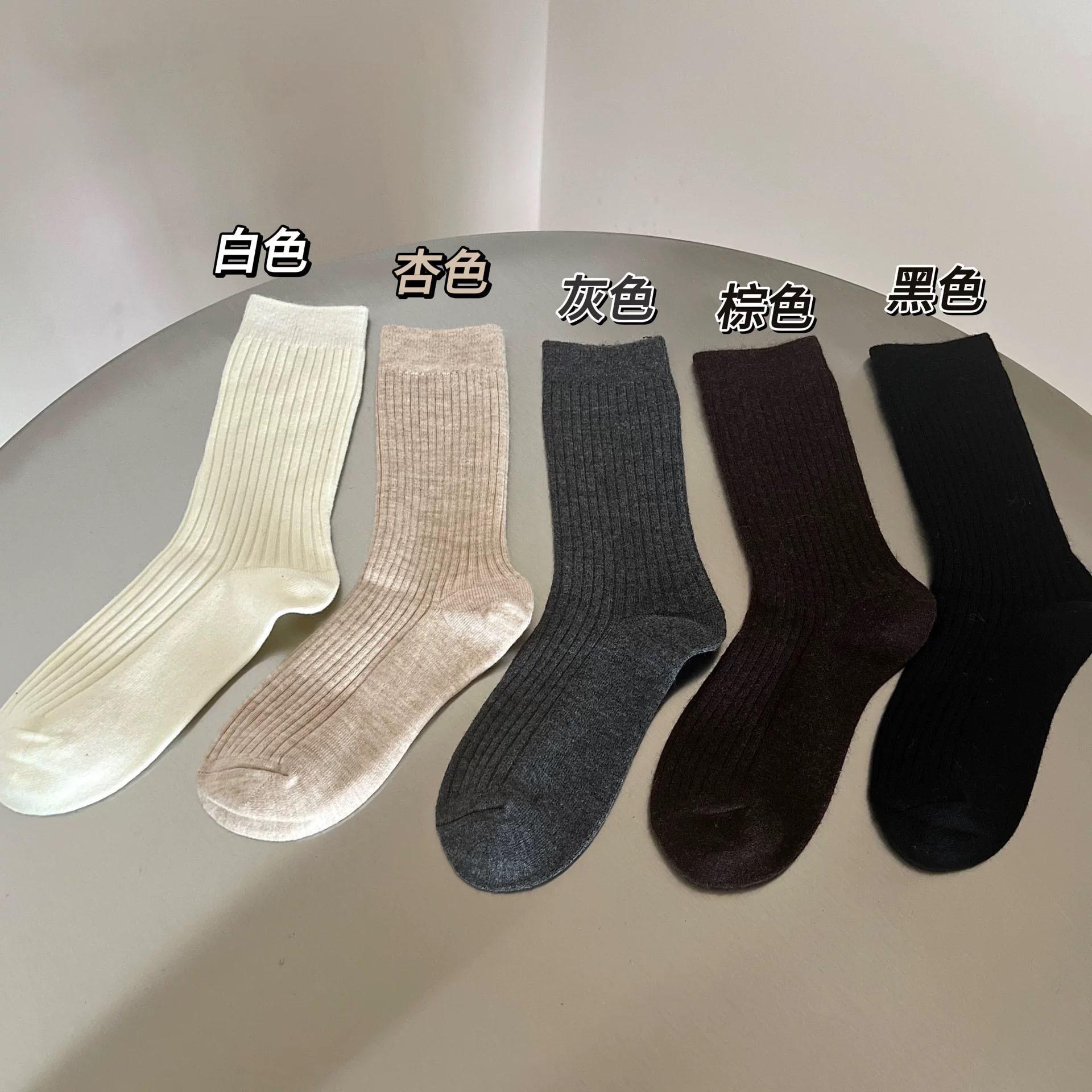 

Solid Color Brushed Wool Socks For Women In Winter Thickened And Warm Mid-Leg Socks Are Trendy And Versatile, Wear Stockings Outside One size fits all чорний