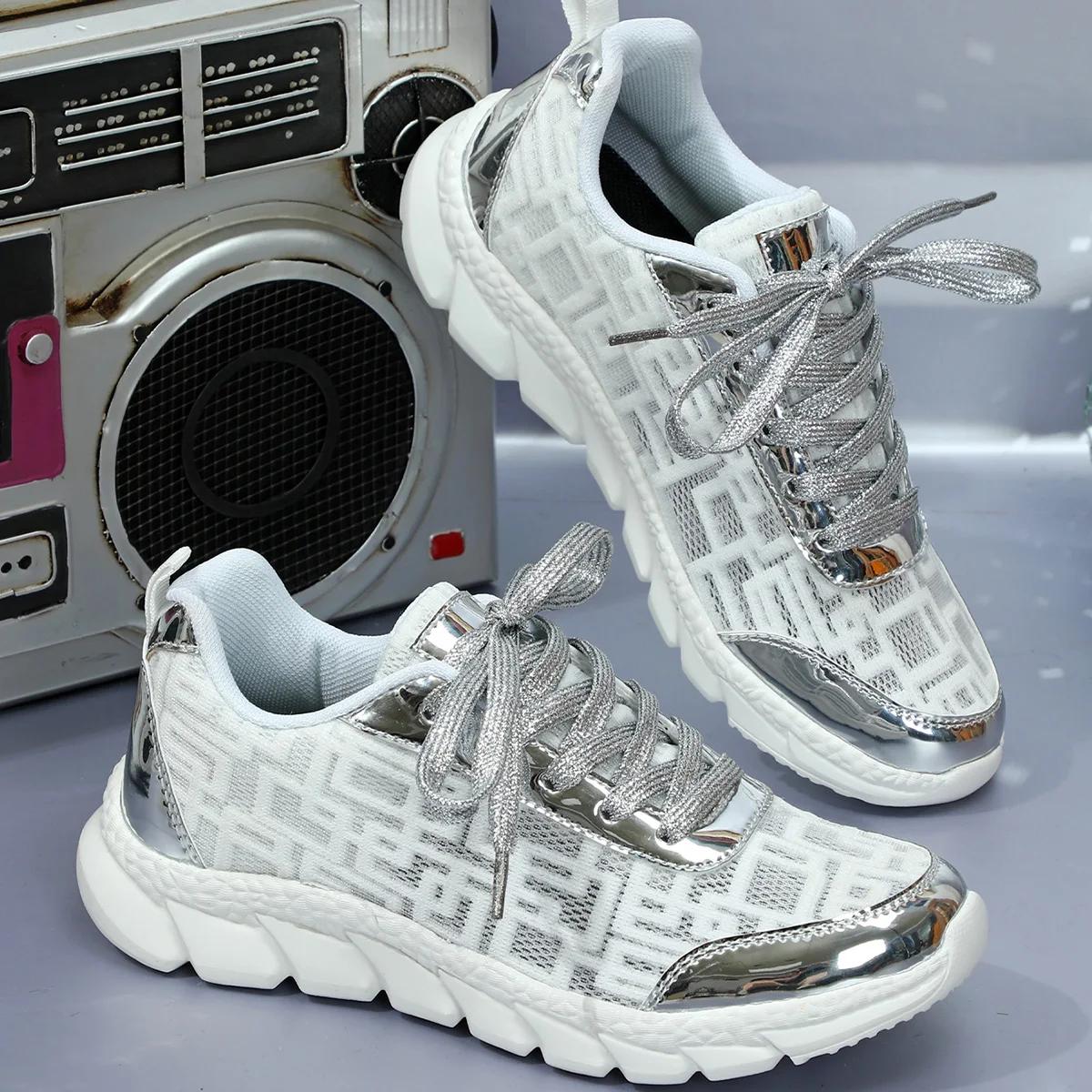 

2024 Новая весна и осень Новые дышащие мужские и женские кроссовки для бега с сетчатым принтом Повседневная универсальная персонализированная спортивная обувь на шнуровке 44 серебряный