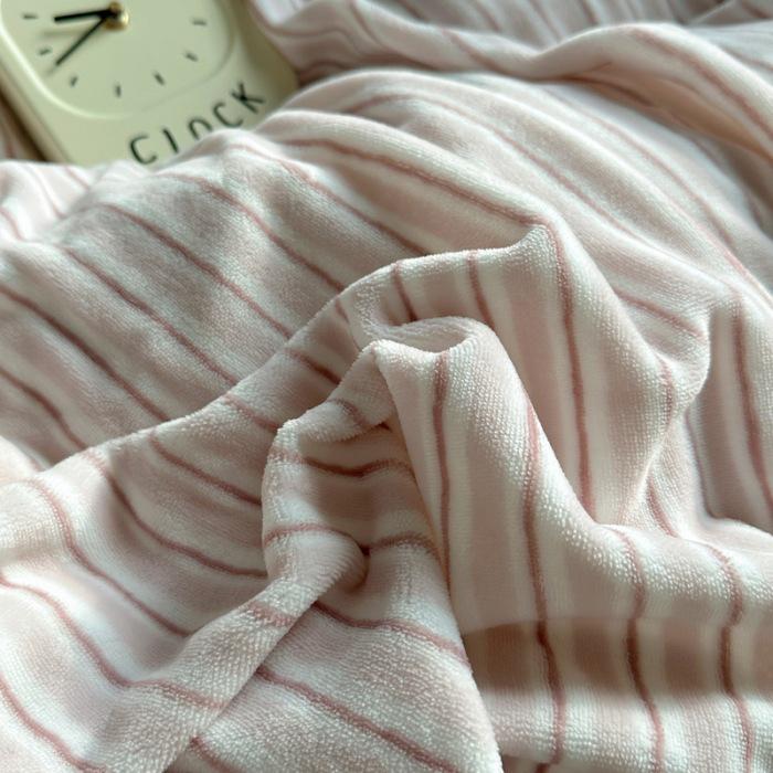 Soft & Fluffy Taro Purple Velvet 4-Piece Bedding Set: Thick, Warm, Double-Sided Coral Fleece for Autumn & Winter