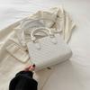 Stylish Retro Large Capacity Woven Shoulder Bag For Women With Zipper Closure