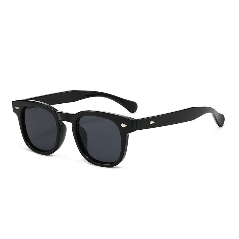 New European American Retro Rivet Sunglasses Unisex Trendy Slimming UV400 Protection Sun Glasses for Women Men PC&black