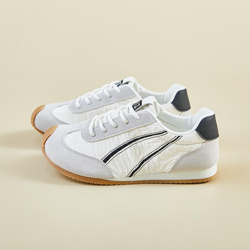 ins Korean version of the new lightweight retro German training white shoes female spring student flat casual shoes XFW1519