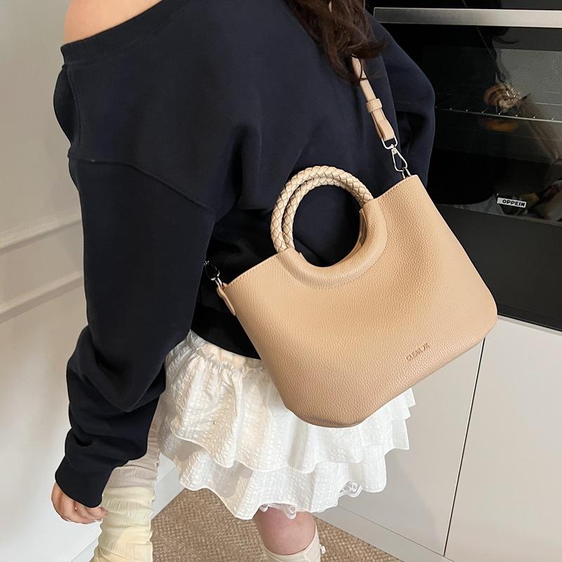 Large-capacity bag women's 2025 new summer niche design messenger bag casual portable work commuter tote bag