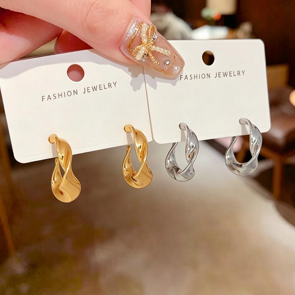 Sophisticated Geometric Spiral C-Shaped Earrings for Women: Luxurious and Unique Design