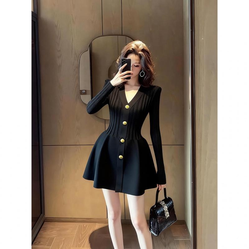 Thousand Gold Slimming V-neck Knit Dress: Autumn/Winter Elegant Date Outfit