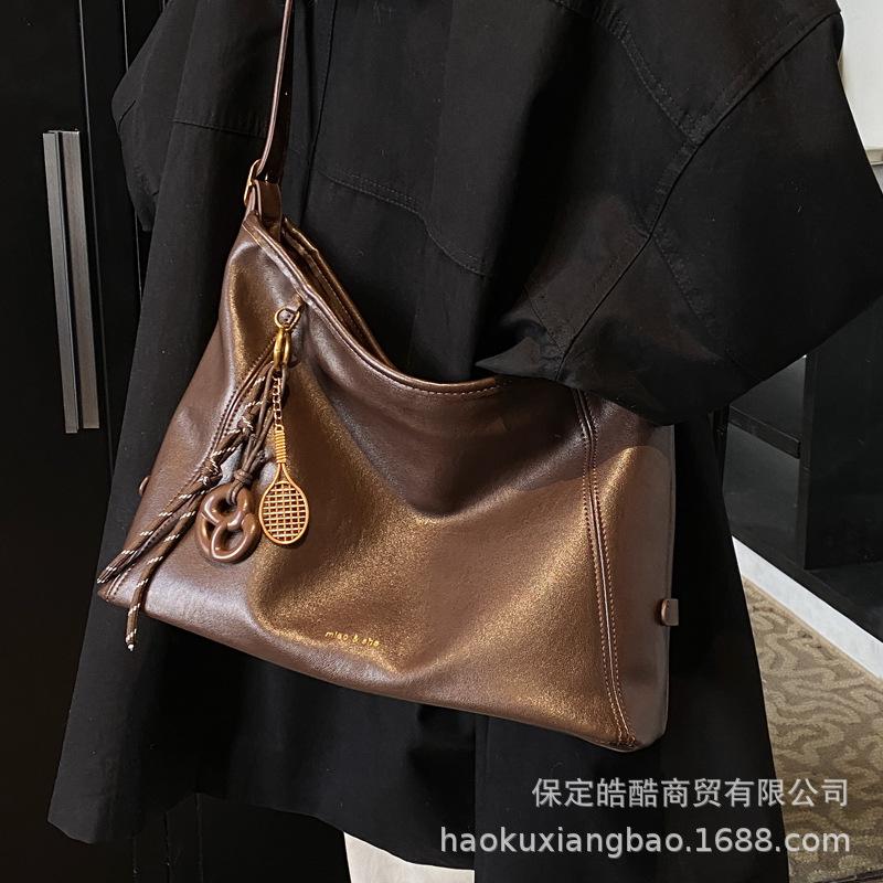 Large capacity bag women's autumn and winter versatile 2025 new simple shoulder messenger bag soft face women's commuter tote bag