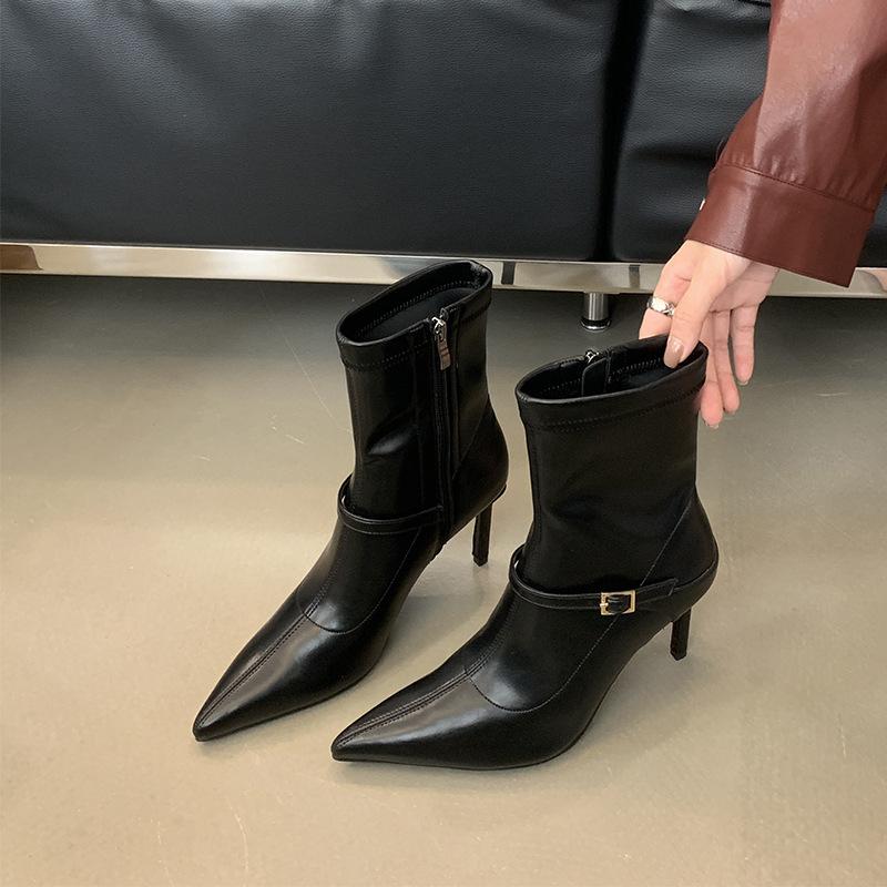 

2025 new temperament pointed head thin heel patent leather elastic thin boots women commuter side zipper soft leather autumn and winter short boots 39 чорний