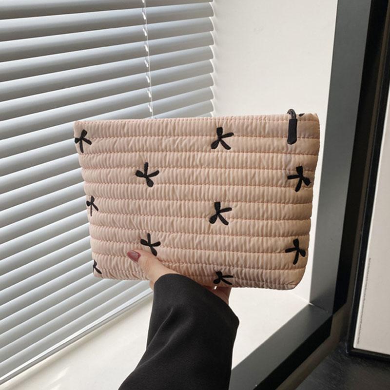 

Fashionable Bow Embroidery Storage Bag with Large Capacity Fresh Makeup Bag Portable Handbag Suitable for Women To Organize